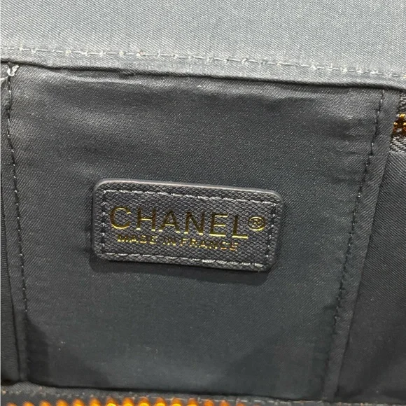 Chanel Makeup line Blue Floral Denim Shoulder Bag with Gold Accents - Picture 9 of 16